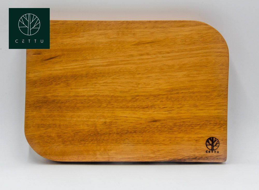 Tabla Pirineo. Fina madera de Caoba. Uso múltiple y reversible.