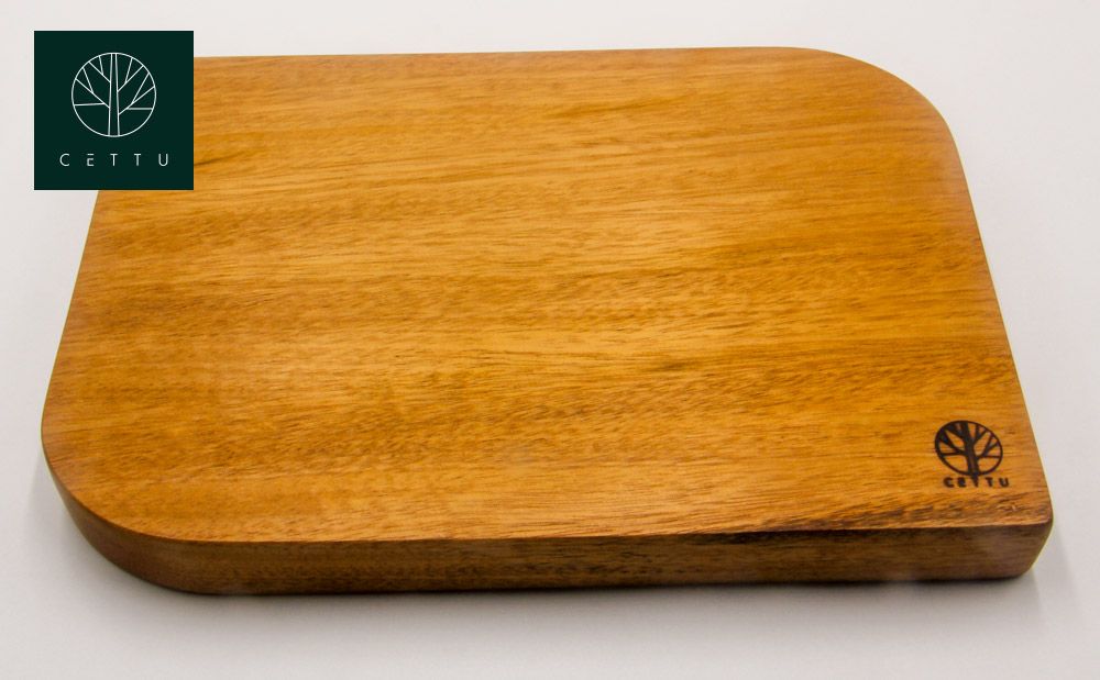 Tabla Pirineo. Fina madera de Caoba. Uso múltiple y reversible.