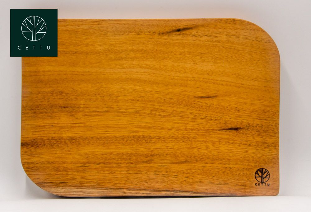 Tabla Pirineo. Fina madera de Caoba. Uso múltiple y reversible.