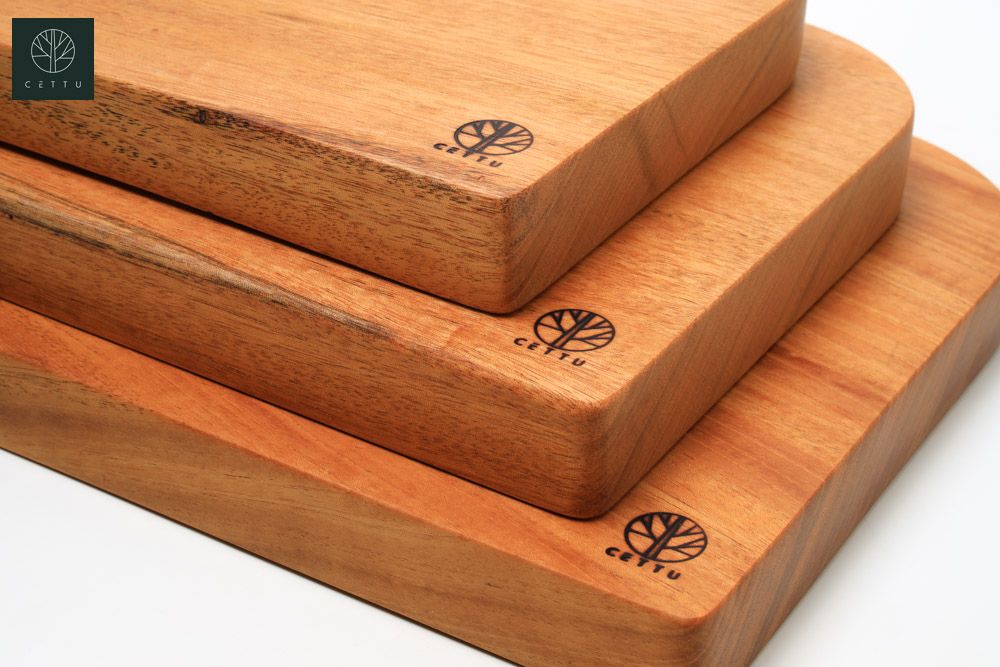 Set de 3 tablas Pirineo. Elaborada en madera de Caoba.