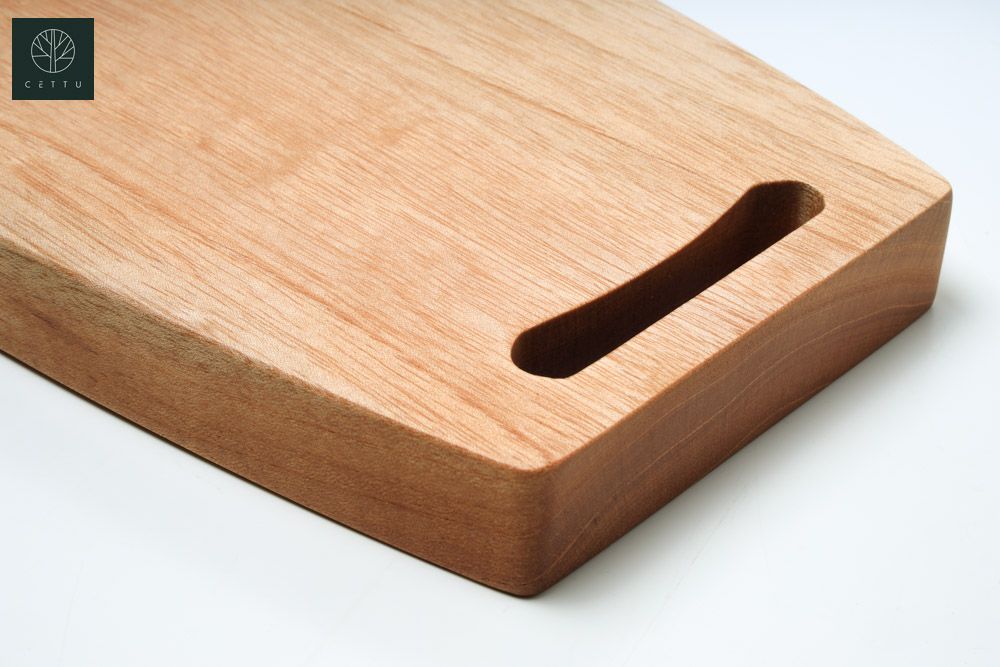 Tabla Ródano, elaborada en fina madera de Cedro.