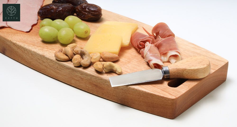 Tabla Ródano, elaborada en fina madera de Cedro.