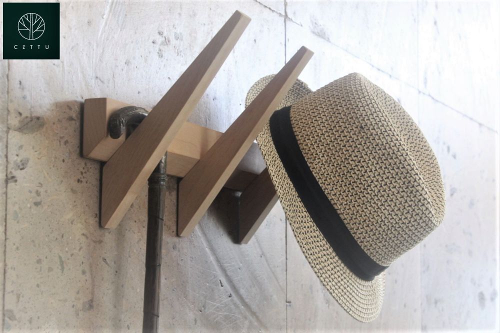 Perchero de pared Trefork. Diseño estilizado y funcional.